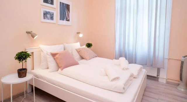 Апартаменты Central and large AC home away from home