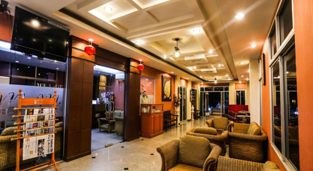Madina Rayong Hotel, Забронировать Отель Отели Районг 3 звезды, рядом с Пешеходная улица Йомджинда, 3*