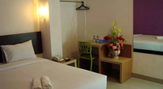 Wisma City Inn, Rezervați Hotel Hoteluri în Sulawesi cu parcare, Parcare