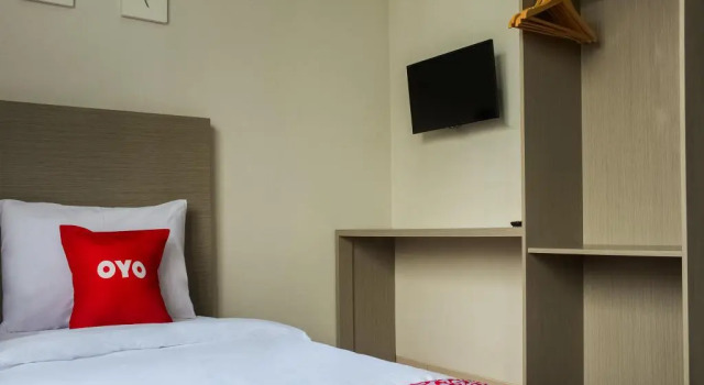 OYO 3251 D'daun Inn, Book Hotel Karawang West Java