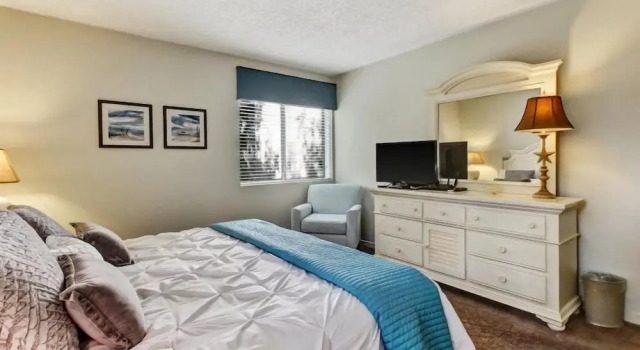 2072 Beachwood Villa