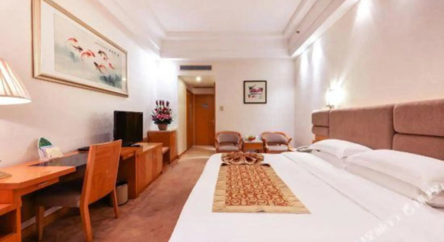Zhujiang Hotel, Забронировать Отель Отели Гуанчжоу с парковкой, рядом с Площадь Flower City, Парковка