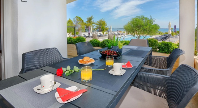 Апартаменты с 2 комнатами с видом на море Apartments Basic
