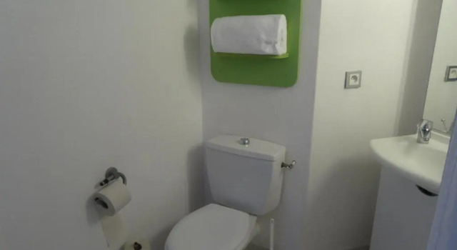 Трёхместный номер Standard ibis budget Vienne Sud