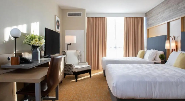 Четырёхместный номер Deluxe Holiday Inn & Suites Nashville Downtown - Broadway by IHG