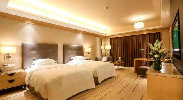 Номер Business Your World International Conference Centre Hotel