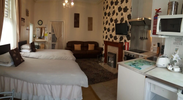 Студия Цокольный этаж Norwyn Court Holiday Apartments