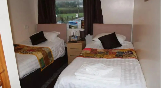 The Carpenters Arms Rooms in Broadway, Laugharne, Book Hotel Laugharne Carmarthenshire