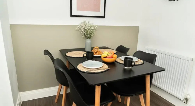 Host Stay Hewitt Close