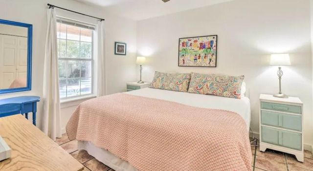 Emerald Coast Getaway w/ Yard - Steps to Beach!, Book Feriehus Santa Rosa Beach Emerald Coast