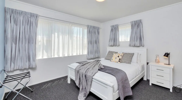 Bright 3 Bedroom near St Lukes Mall 3