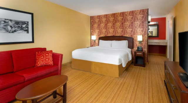 Двухместный люкс Courtyard by Marriott Springfield Airport