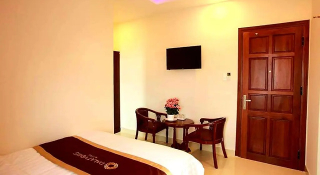 Двухместный номер Standard с видом на озеро Dalat Venus Hotel
