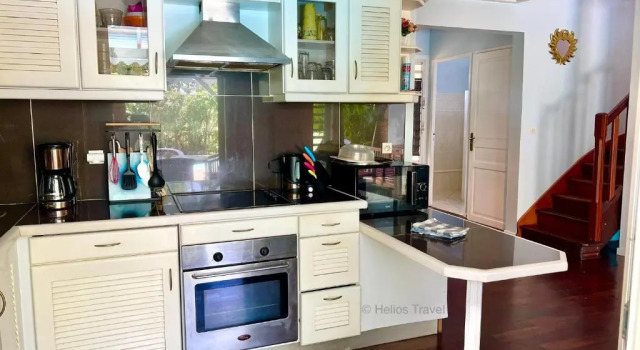 Коттедж Villa Sisley, 2 chambres, piscine privée, plage à 100 m