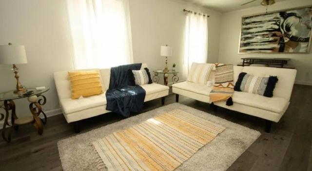 House - Sleeps 8 - Parking - Malls Close