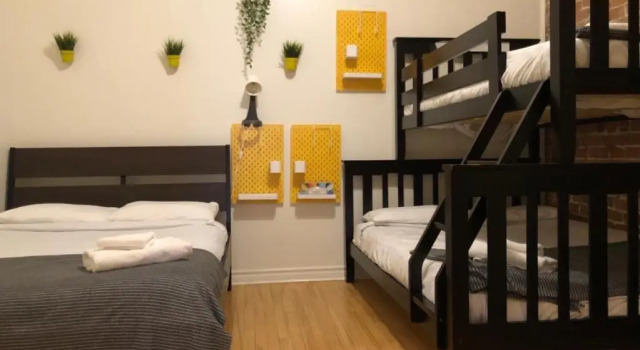 3-Bedroom Apartment on Montreal’s St-Denis Street, Rezervasyon Daire Plateau Mont Royal Montreal, Complexe Desjardins yakınında