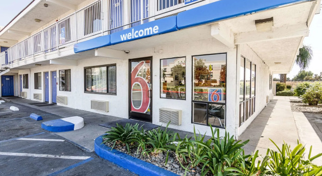 Motel 6 Modesto CA, Брондау Мотель Модесто 