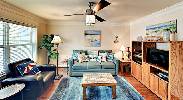Coastal  W/ Pool, Sundeck & Boat Slip 3 Bedroom Townhouse