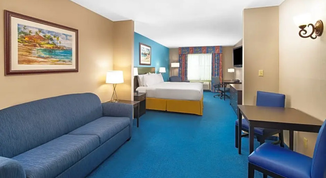 Двухместный люкс c 1 комнатой Holiday Inn Express & Suites Miami Kendall by IHG