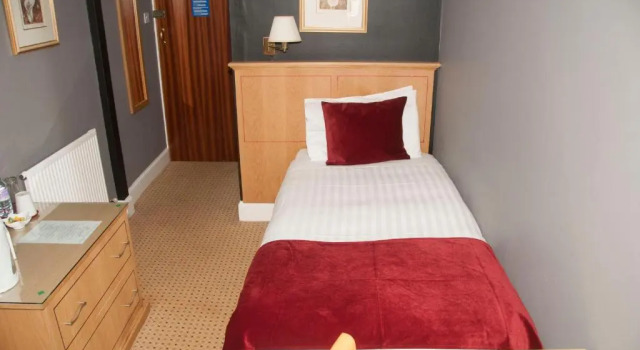 Номер Standard Caledonian Hotel