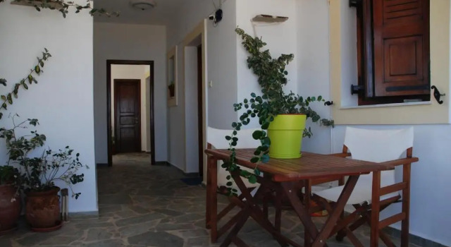 Theodorou, Book Hotel Azolimnos Syros