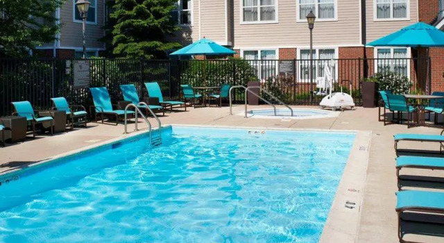 Кровать в общем номере Sonesta ES Suites Chicago Waukegan Gurnee