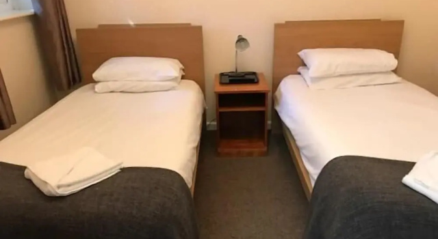 The Admirals Inn Guest House, Забронировать Гостевой дом Гостевые дома Брэкнэлл, рядом с East Berkshire Magistrates' Court Bracknell, Гостевой дом