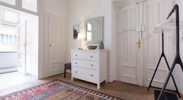 Chic And Spacious Buzulucka Apartment, Buchen Sie Ferienwohnung Prag Tschechische Republik, in der Nähe von Dejvická