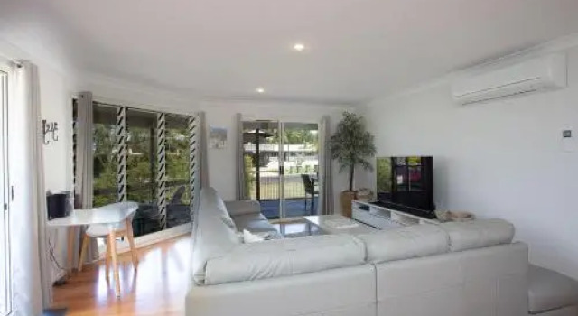 14 Zircon Street Centrally Located Family Home With Covered Deck Close To Patrolled Beach & Shops