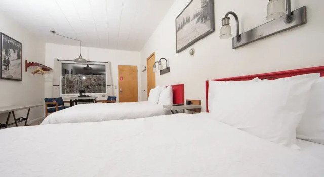 Четырёхместный номер Standard Yodeler Motel