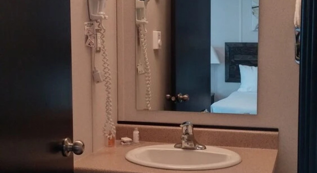 Standard Zimmer Interlake Motel