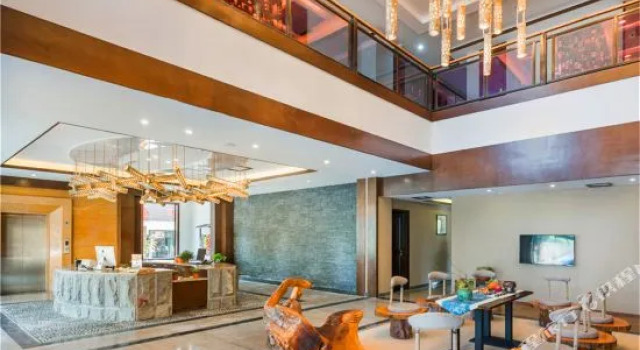 Linran Spring Holiday Hotel near The PandaVally, Boek Hotel Hotels in Chengdu met parkeren, Parkeren