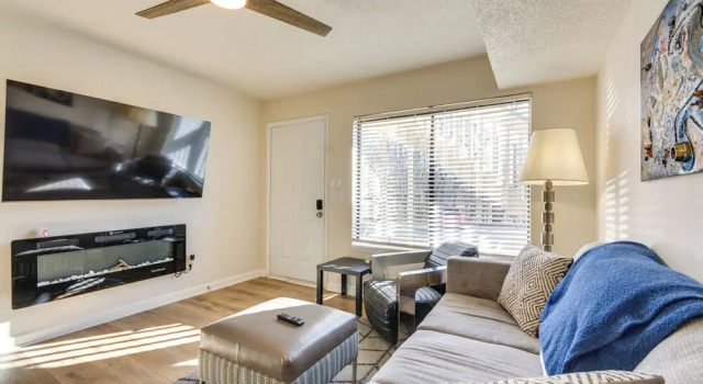 15 Mi to Greensboro: Archdale Condo w/ Fireplace, Prenota Appartamento Archdale Carolina del Nord