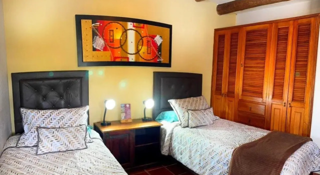 Четырёхместный семейный номер Standard с балконом Casa Hotel San Pedro