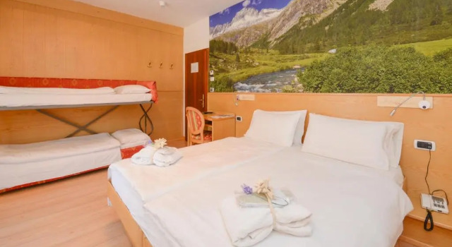 Четырёхместный номер Standard Hotel Corona