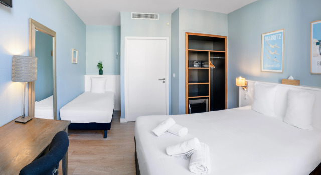 Hotel de lOcéan et restaurant - Coeur de ville, Забронировать Отель Отели Биарриц 3 звезды, рядом с Приход Нотр-Дам-дю-Роше - Церковь Св. Карла, 3*