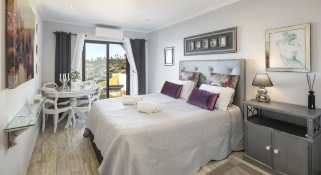 Apartment in Carvoeiro With Terrace, Забронировать Апартаменты/квартира Отели Карвоэйру с парковкой, Парковка
