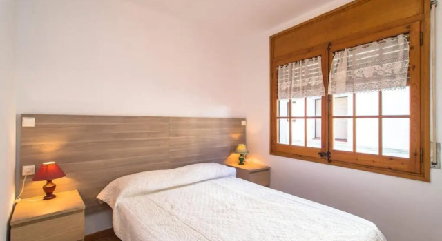 Sr-37, Prenota Hotel Sa Riera Girona