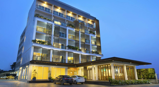 V Hotel Ubon Ratchathani, Varaa Hotelli Hotellit North-Eastern Thailand pysäköinnillä, Pysäköinti