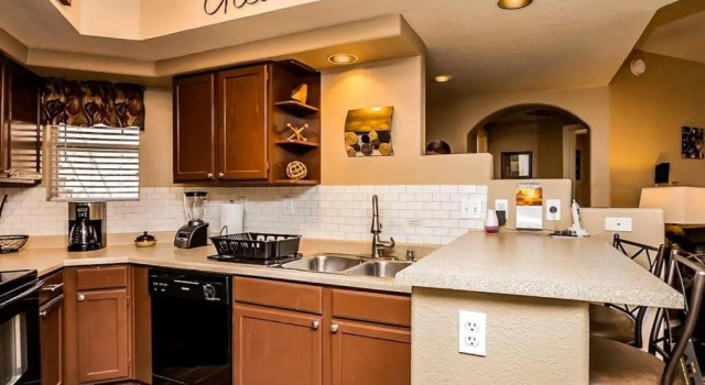Коттедж Poolside Condo to 1 of 3 Resort Pool-Spa Complexes, ALL HEATED & OPEN 24/7/365!