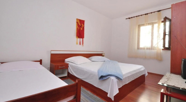 Awesome Apartment in Lokva Rogoznica With 2 Bedrooms