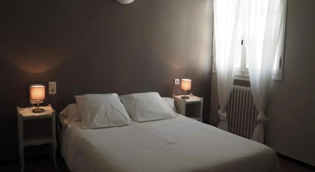 Auberge de la Tour, Забронировать Хостел Отели Опс с завтраком, Завтраки