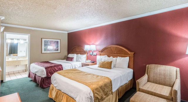 Четырёхместный номер Standard Quality Inn Casa Grande I-10
