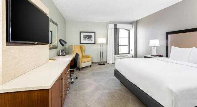 Номер Standard с видом на город DoubleTree by Hilton Austin-University Area