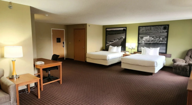 Номер Deluxe MainStay Suites LeClaire - Quad Cities