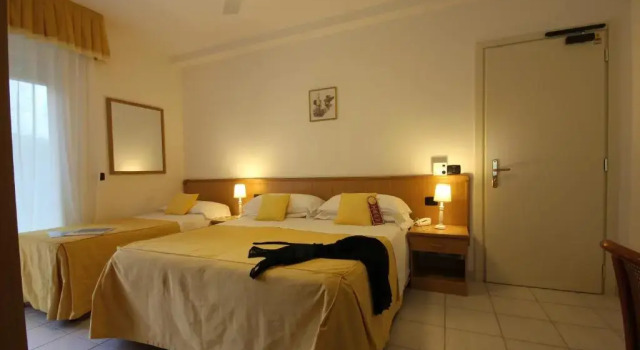 Трёхместный номер Standard Hotel Miramare
