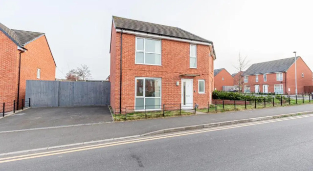 Liberty House - Perfect for Contractors - 2 Off-Road Parking Spaces