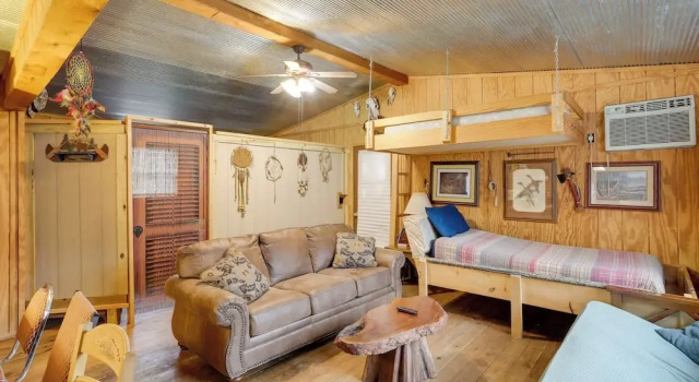 Cozy Riverfront Cabin ~ 2 Mi to Main Street Hardy, Varaa Lomakoti  