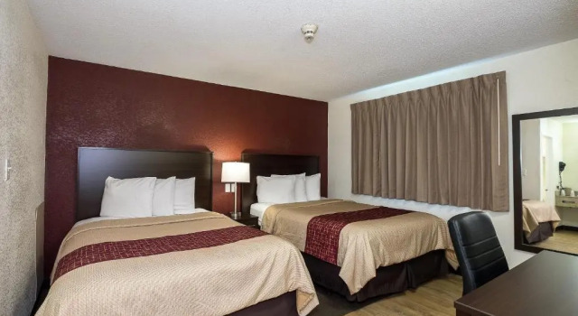 Четырёхместный номер Deluxe Red Roof Inn Lancaster