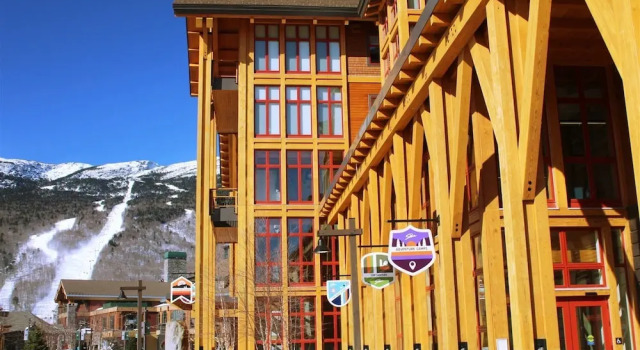 4BR Sterling Spruce Peak, Varaa Lomakoti Hotellit New England uima-altaalla, Uima-allas